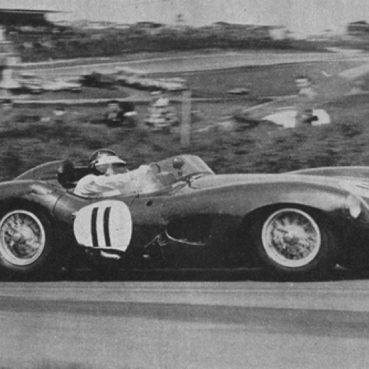 JIm et l'Aston DBR1 à Brands Hatch